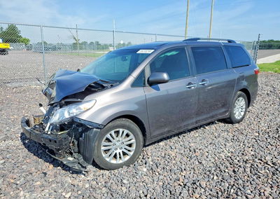 2017 Toyota Sienna Xle Premium 8-passenger, Front End damage, Copart lot 55233296