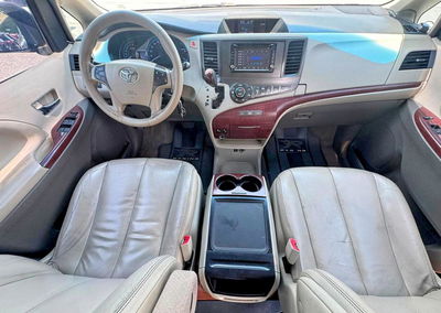 2014 Toyota Sienna Xle 8-passenger, пошкодження: Звичайний знос, Copart лот 57231946, фото 9 з 10