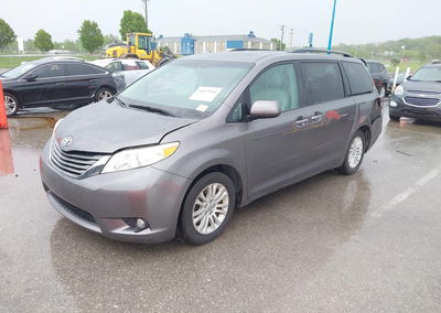 2011 Toyota Sienna Xle V6, пошкодження: Задня частина, Iaai лот 44879940, фото 2 з 17