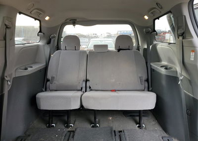 2015 Toyota Sienna Le, uszkodzenie: Przód, Copart lot 84671734, zdjęcie 10 z 13