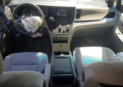 2015 Toyota Sienna, uszkodzenie: Przód, Copart lot 54773576, zdjęcie 8 z 15