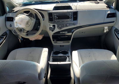 2012 Toyota All Models Sienna, uszkodzenie: Przód, Copart lot 54724836, zdjęcie 8 z 14
