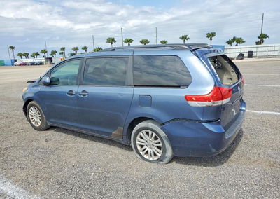 2014 Toyota Sienna Xle 8-passenger, Front End damage, Copart lot 52523866, photo 2 of 14