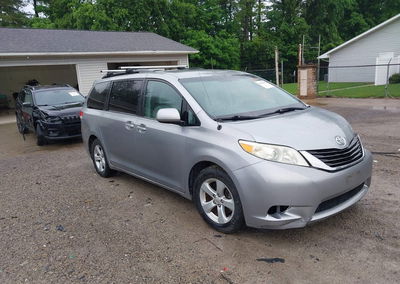 2011 Toyota Sienna Le V6, uszkodzenie: Lewy bok, Iaai lot 45219109