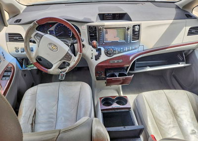 2011 Toyota Sienna Limited 7-passenger, пошкодження: Передня частина, Copart лот 57624656, фото 8 з 13