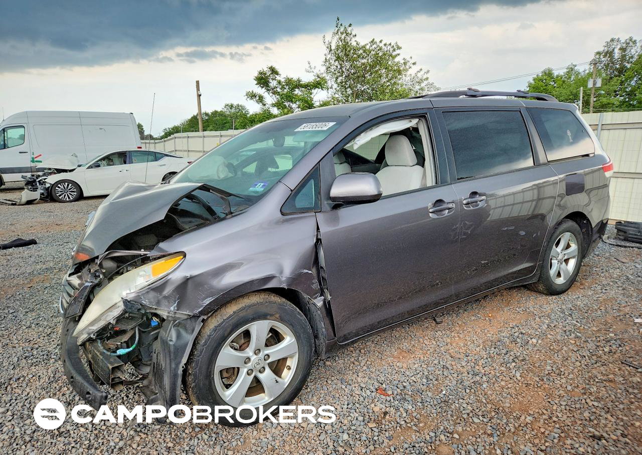 2011 Toyota Sienna Le, uszkodzenie: Przód, Copart lot 58185006