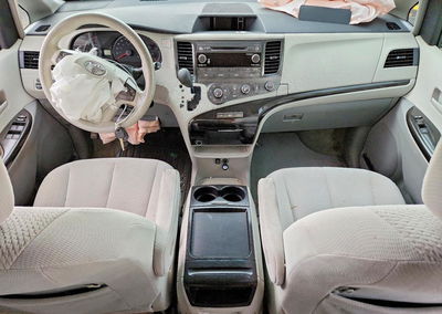 2011 Toyota Sienna Le, uszkodzenie: Przód, Copart lot 58185006, zdjęcie 8 z 12
