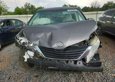 2011 Toyota Sienna Le, uszkodzenie: Przód, Copart lot 58185006, zdjęcie 5 z 12
