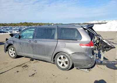 2011 Toyota Sienna Le, uszkodzenie: Tył, Copart lot 75628545, zdjęcie 2 z 14