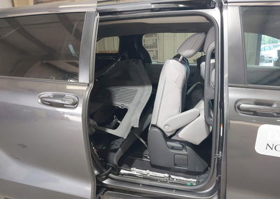 2025 Toyota Sienna Le, daño Frontal, Iaai lote 45459809, foto 8 de 17