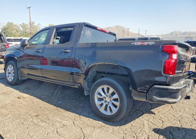 2021 Chevrolet Silverado K1500 Custom, daño Frontal, Copart lote 45928396, foto 2 de 12