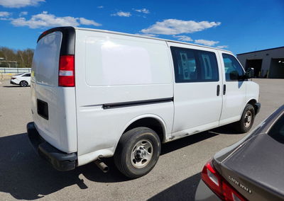 2020 Chevrolet Express G2500, пошкодження: Незначні вм’ятини/подряпини, Copart лот 48940016, фото 3 з 7