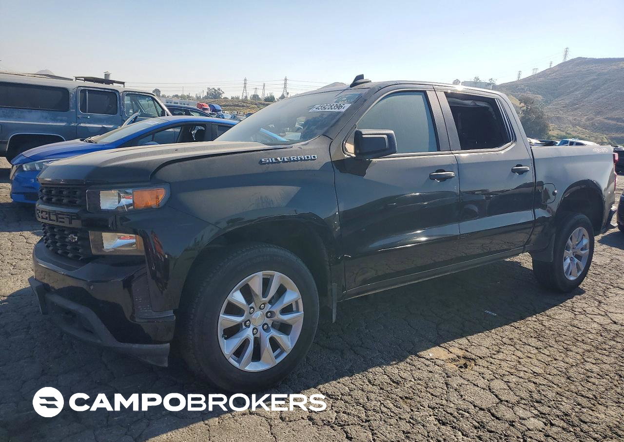2021 Chevrolet Silverado K1500 Custom, daño Frontal, Copart lote 45928396