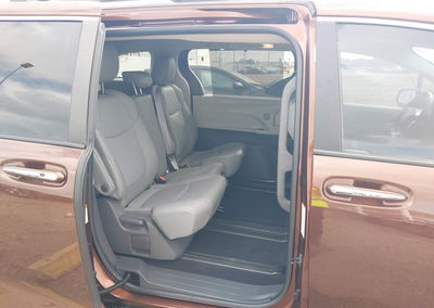 2021 Toyota Sienna Xle, daño Frontal derecho, Iaai lote 44547497, foto 8 de 17