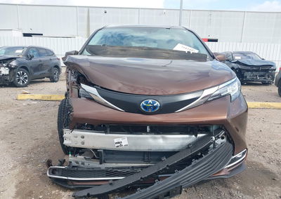 2021 Toyota Sienna Xle, daño Frontal derecho, Iaai lote 44547497, foto 13 de 17