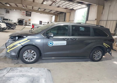 2025 Toyota Sienna Le, daño Frontal, Iaai lote 45459809, foto 14 de 17