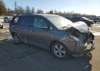 2011 Toyota Sienna Le, uszkodzenie: Tył, Copart lot 75628545, zdjęcie 4 z 14