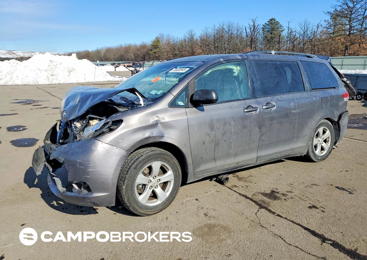 2011 Toyota Sienna Le, uszkodzenie: Tył, Copart lot 75628545