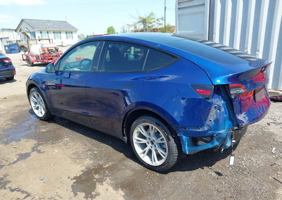 2022 Tesla Model Y Long Range Dual Motor All-wheel Drive, Rear damage, Iaai lot 44936581, photo 3 of 21