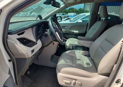 2019 Toyota Sienna Xle 8-passenger, daño Granizo, Copart lote 55592236, foto 7 de 13