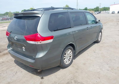 2014 Toyota Sienna Xle V6 8 Passenger, пошкодження: Передня частина, Iaai лот 45339934, фото 4 з 17