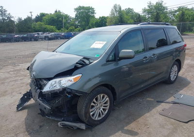 2014 Toyota Sienna Xle V6 8 Passenger, пошкодження: Передня частина, Iaai лот 45339934, фото 2 з 17