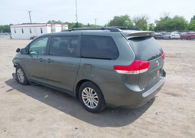 2014 Toyota Sienna Xle V6 8 Passenger, пошкодження: Передня частина, Iaai лот 45339934, фото 3 з 17