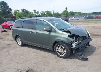 2014 Toyota Sienna Xle V6 8 Passenger, пошкодження: Передня частина, Iaai лот 45339934