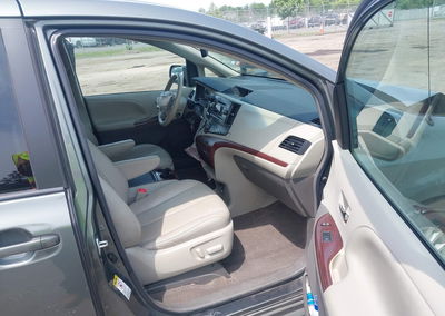 2014 Toyota Sienna Xle V6 8 Passenger, пошкодження: Передня частина, Iaai лот 45339934, фото 5 з 17