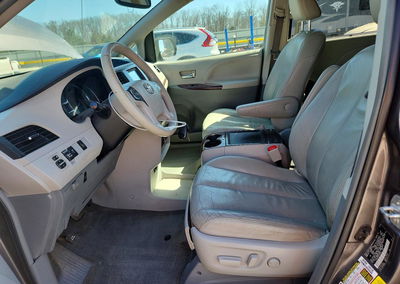 2014 Toyota Sienna Xle 8-passenger, Front End damage, Copart lot 47790026, photo 7 of 16