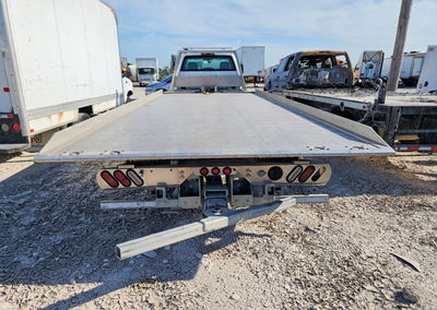 2022 Chevrolet Silverado Medium Duty, Burn - Engine damage, Copart lot 61020306, photo 6 of 13