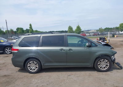 2014 Toyota Sienna Xle V6 8 Passenger, пошкодження: Передня частина, Iaai лот 45339934, фото 14 з 17