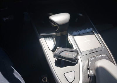 2019 Lexus Ux 200, Left Side damage, Iaai lot 45403461, photo 11 of 16