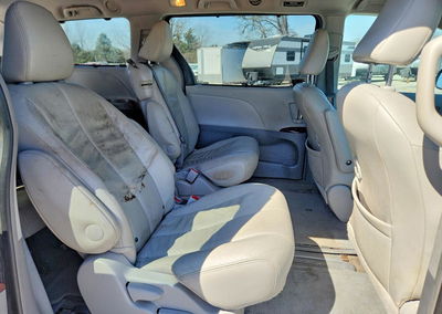 2014 Toyota Sienna Xle 8-passenger, Front End damage, Copart lot 47790026, photo 11 of 16