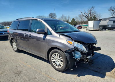 2014 Toyota Sienna Xle 8-passenger, Front End damage, Copart lot 47790026, photo 4 of 16