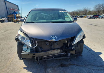 2014 Toyota Sienna Xle 8-passenger, Front End damage, Copart lot 47790026, photo 5 of 16