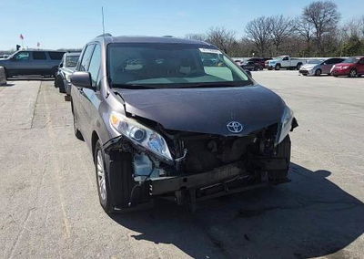 2014 Toyota Sienna Xle 8-passenger, Front End damage, Copart lot 47790026, photo 15 of 16