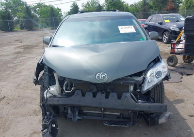 2014 Toyota Sienna Xle V6 8 Passenger, пошкодження: Передня частина, Iaai лот 45339934, фото 13 з 17