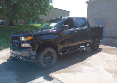 2021 Chevrolet Silverado 1500 4wd  Short Bed Custom Trail Boss, пошкодження: Правий перед, Iaai лот 44946932, фото 2 з 16