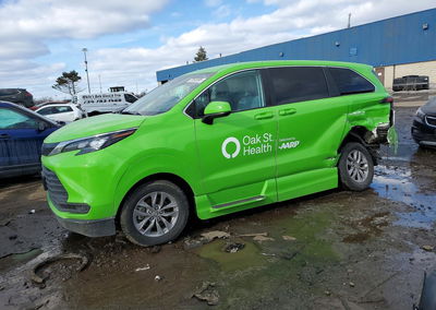 2024 Toyota Sienna Le, uszkodzenie: Tył, Copart lot 77513395