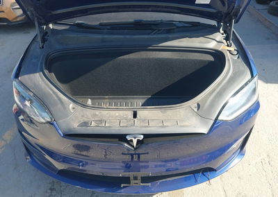 2023 Tesla Model X Dual Motor All-wheel Drive/standard Range, daño Lateral derecho, Iaai lote 45188239, foto 10 de 20
