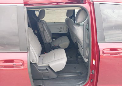 2025 Toyota Sienna Le, daño Frontal, Iaai lote 45374933, foto 8 de 17