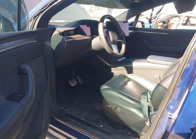 2023 Tesla Model X Dual Motor All-wheel Drive/standard Range, daño Lateral derecho, Iaai lote 45188239, foto 5 de 20