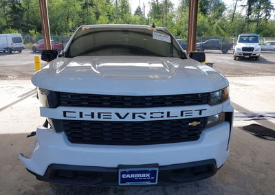 2021 Chevrolet Silverado 1500 2wd  Short Bed Custom, daño Frontal derecho, Iaai lote 45482066, foto 13 de 17