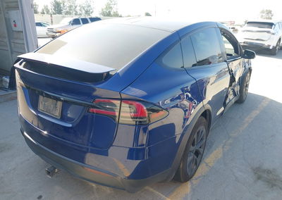 2023 Tesla Model X Dual Motor All-wheel Drive/standard Range, daño Lateral derecho, Iaai lote 45188239, foto 4 de 20