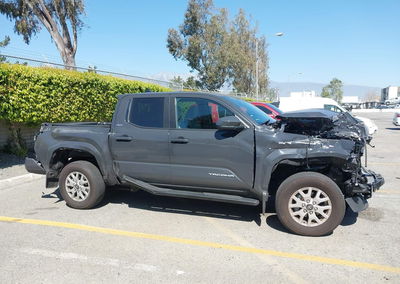 2025 Toyota Tacoma Sr5, daño Front & Rear, Iaai lote 44583839, foto 14 de 20