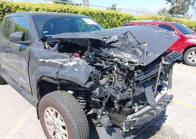 2025 Toyota Tacoma Sr5, daño Front & Rear, Iaai lote 44583839, foto 6 de 20