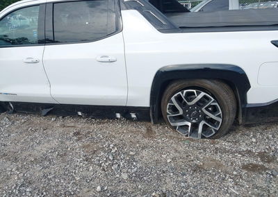 2024 Chevrolet Silverado Ev First-edition Rst 4wd, daño Lateral izquierdo, Iaai lote 45181117, foto 6 de 17
