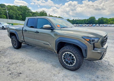 2024 Toyota Tacoma Trd Off-road, Burn - Interior damage, Copart lot 59165556, photo 4 of 12