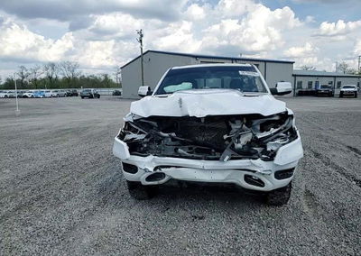 2021 Ram 1500 Laramie, daño Frontal, Copart lote 50790566, foto 13 de 14